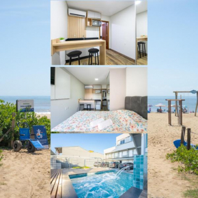 Studio A 350m PRAIA com Garagem privativa Cozinha funcional Ar Condicionado, Wi Fi, Localização estratégica, Centro da cidade, perto de tudo Reserve agora mesmo